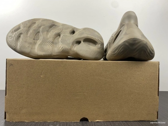 Stone RNNR Foam Adidas Sage Yeezy GX4472 0820